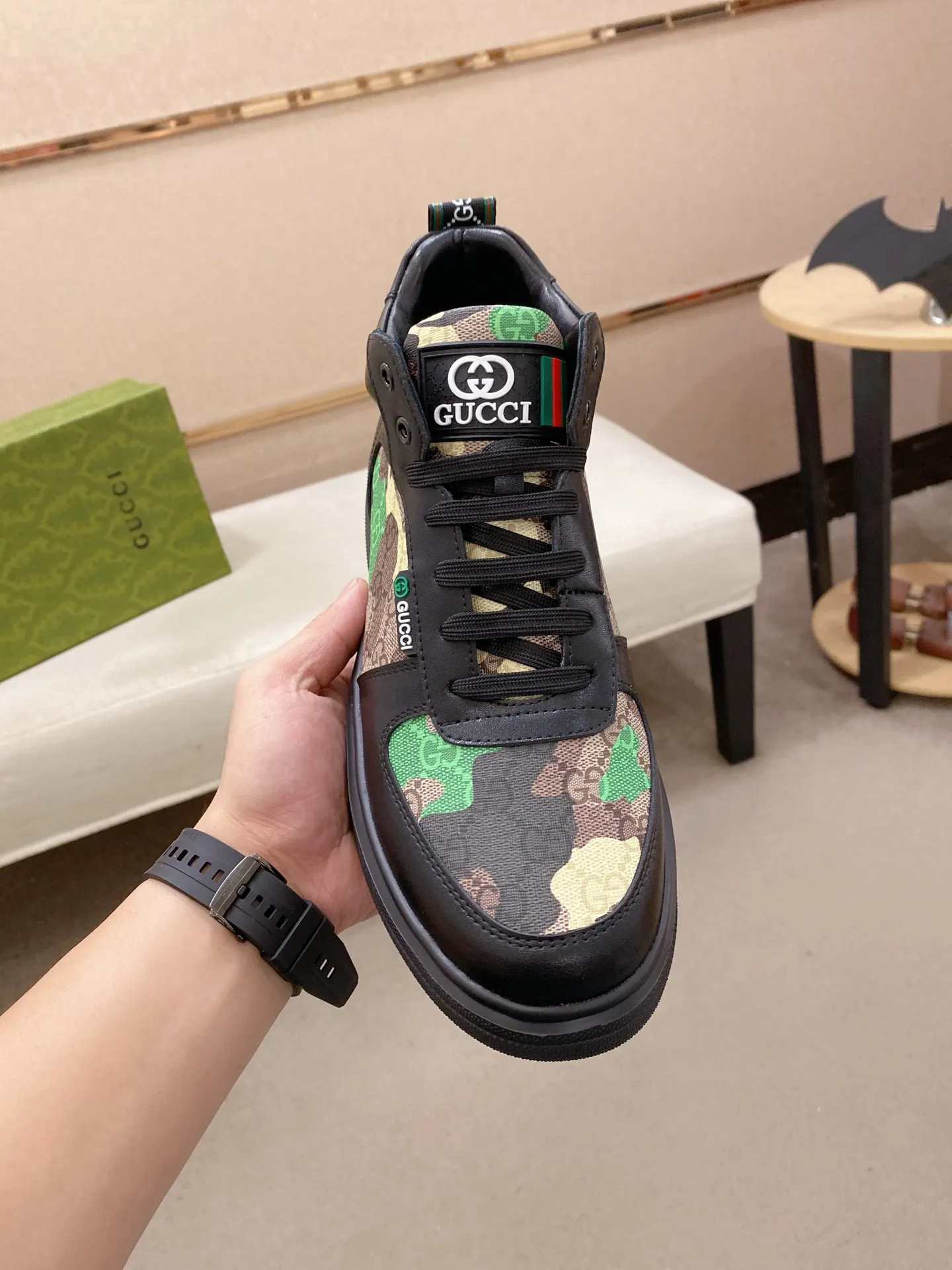 Factory price: 420💰 (GUCCI) The latest model from the official website🎁🎁Casual and fashionable men's shoes👟, hot style💥The version is simple and elegant, exclusive for trendy men. The unique latest brand elements from the official website👑Original Gucci decoration, fashionable and generous, the fabric is original cowhide ✅Mesh breathable lining, the official website specifies wear-resistant casual outsole, the classic model is taken in kind at the counter🎬38-44 (can be customized for 45 non-refundable)